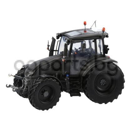 VALTRA G135 Matt Black 1;32